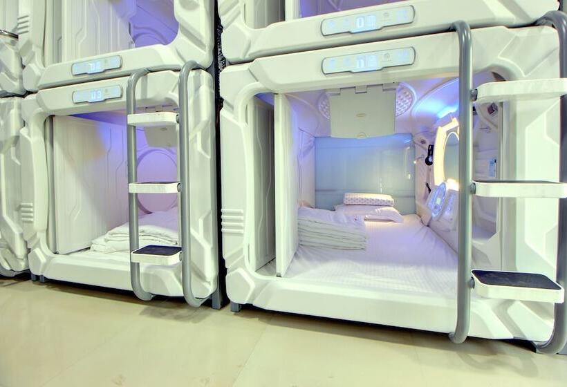پانسیون Astropods Airport, Mumbai