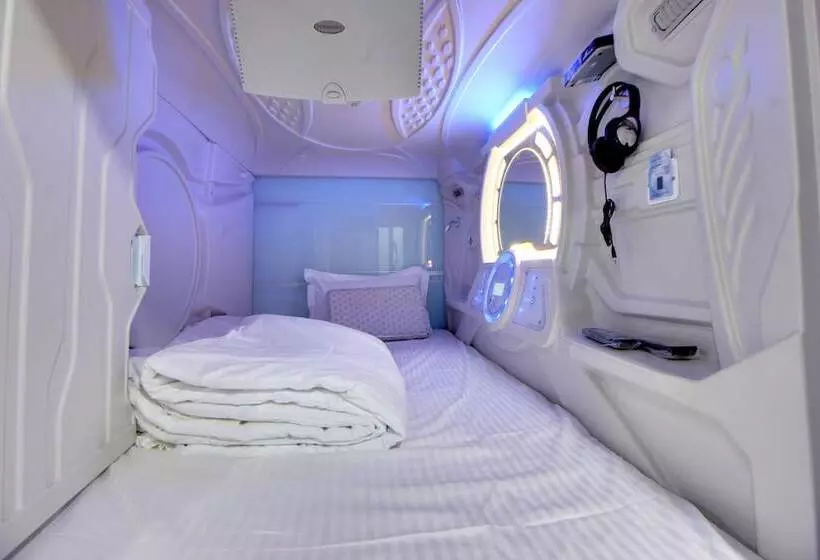 پانسیون Astropods Airport, Mumbai