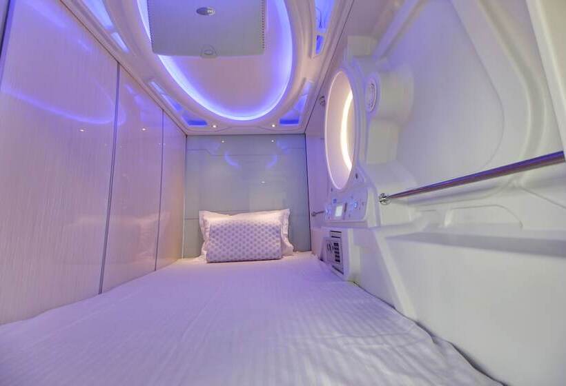 پانسیون Astropods Airport, Mumbai