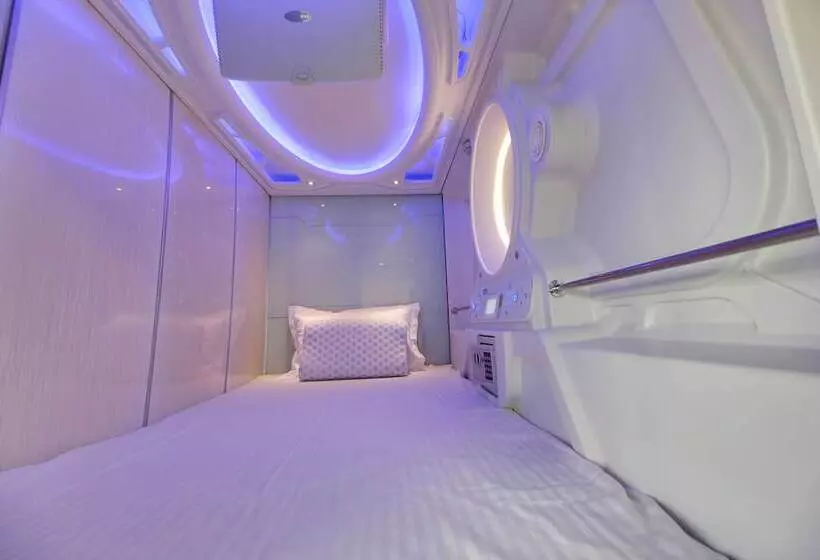پانسیون Astropods Airport, Mumbai
