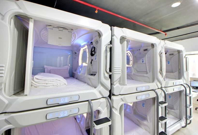 پانسیون Astropods Airport, Mumbai
