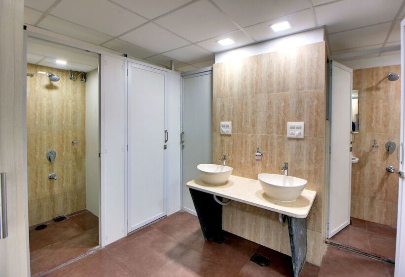 پانسیون Astropods Airport, Mumbai