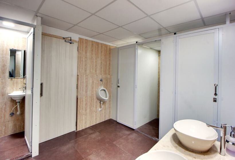 پانسیون Astropods Airport, Mumbai