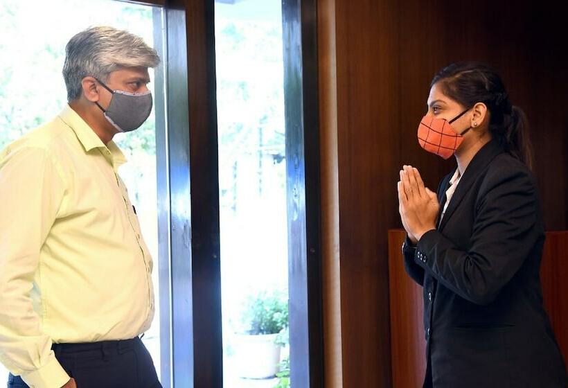 Hotel Oyo 12251 Half Moon