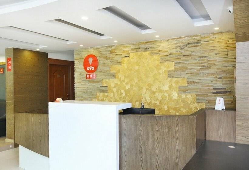 Hotel Oyo 12251 Half Moon