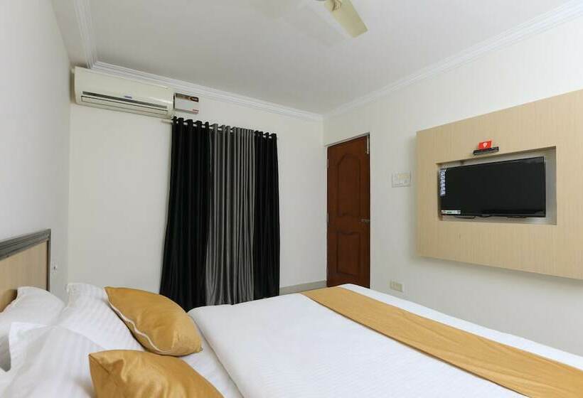 Hotel Oyo 12251 Half Moon