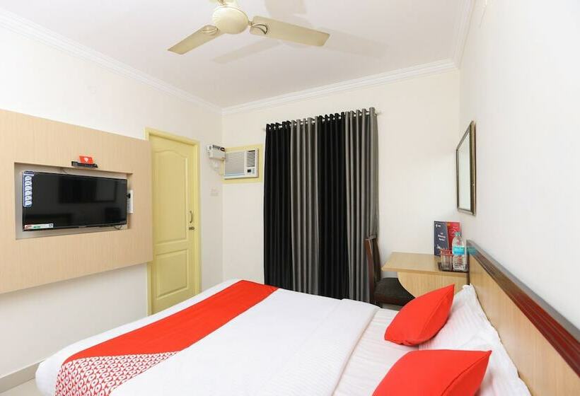 Hotel Oyo 12251 Half Moon