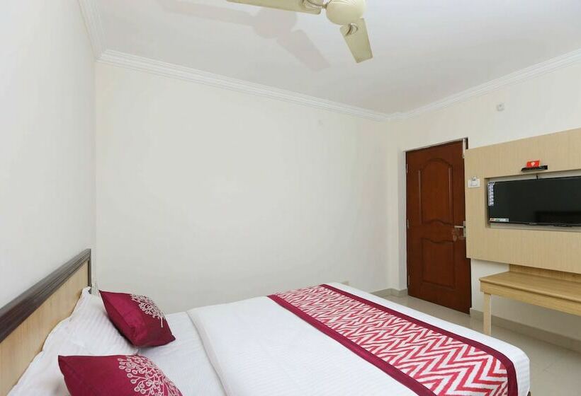 Hotel Oyo 12251 Half Moon