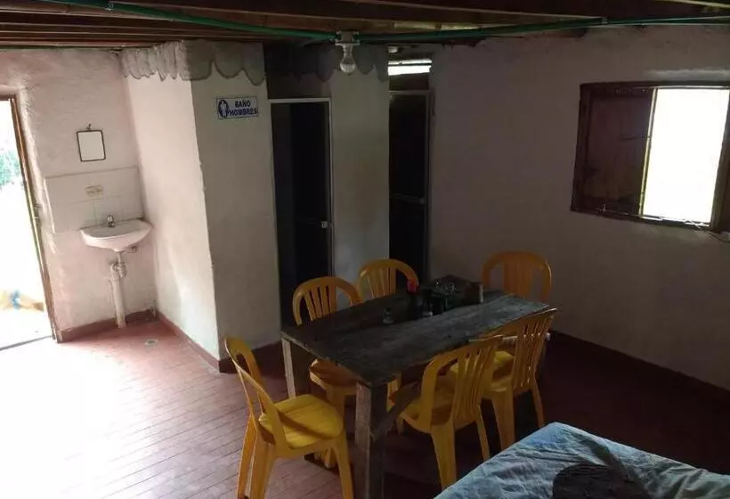 ユースホステル Casa Annunakis