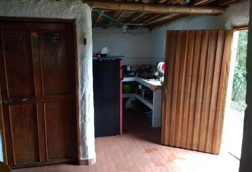 ユースホステル Casa Annunakis