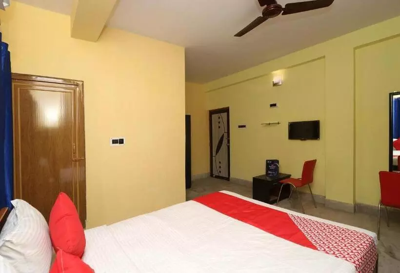 Oyo 11530 Hotel Palace