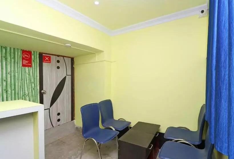 Oyo 11530 Hotel Palace