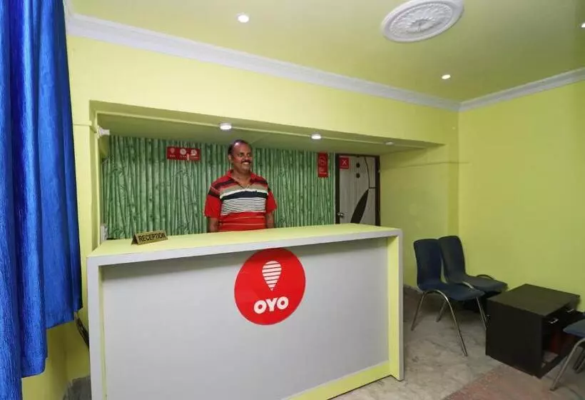 Oyo 11530 Hotel Palace