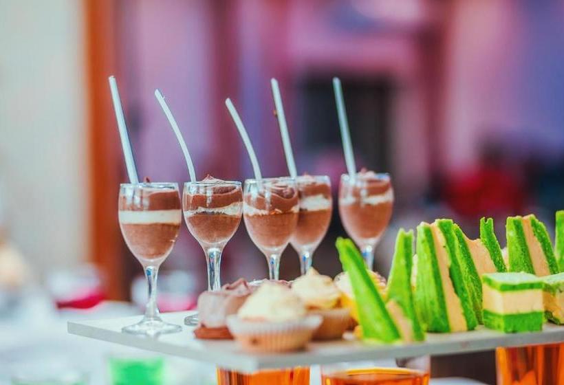 The Streamliner Hotel Apartment