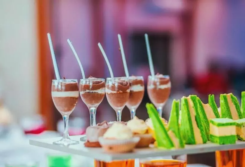 The Streamliner Hotel Apartment