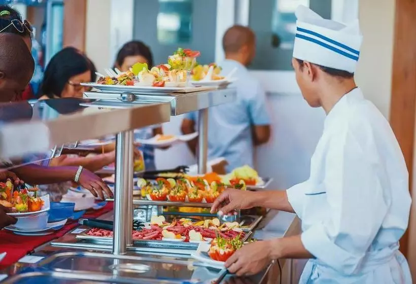 The Streamliner Hotel Apartment