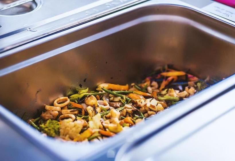 The Streamliner Hotel Apartment