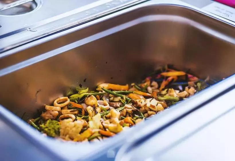 The Streamliner Hotel Apartment