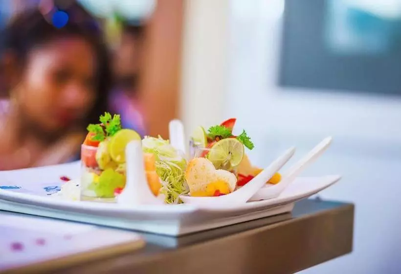 The Streamliner Hotel Apartment