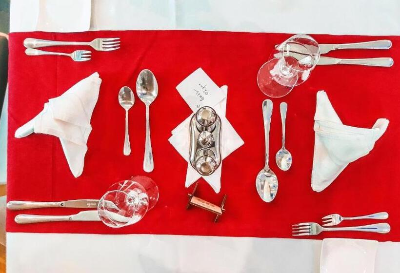 The Streamliner Hotel Apartment