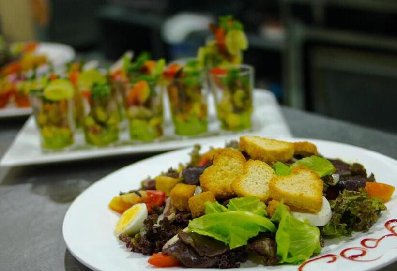 The Streamliner Hotel Apartment