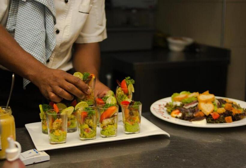 The Streamliner Hotel Apartment