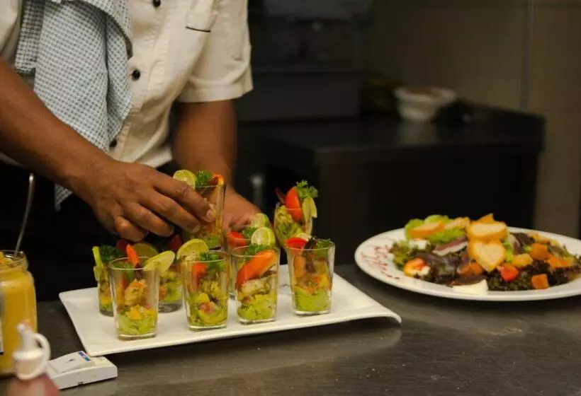 The Streamliner Hotel Apartment