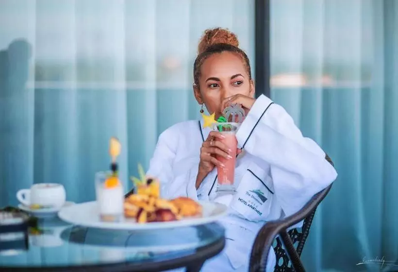 The Streamliner Hotel Apartment