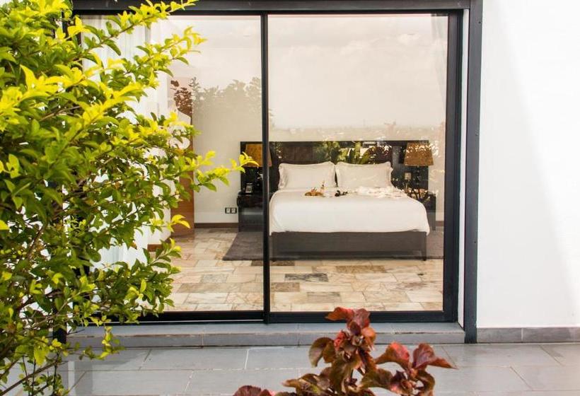 The Streamliner Hotel Apartment