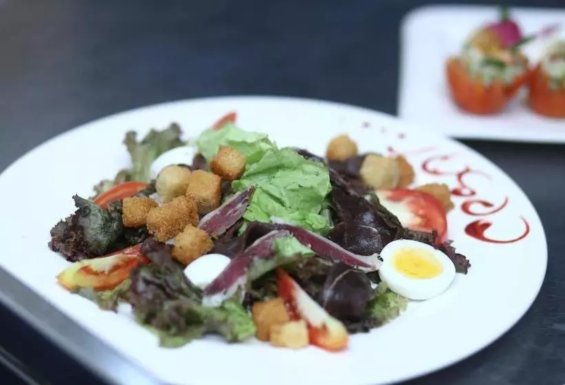 The Streamliner Hotel Apartment