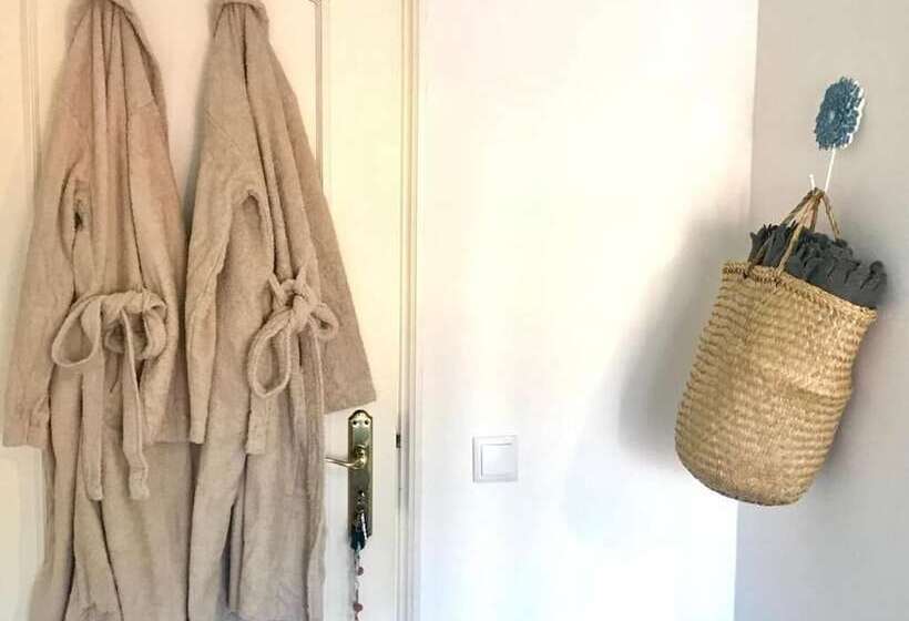 پانسیون Alameda Garden