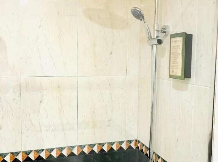 پانسیون Alameda Garden