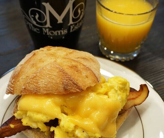 مبيت وإفطار The Morris Estate