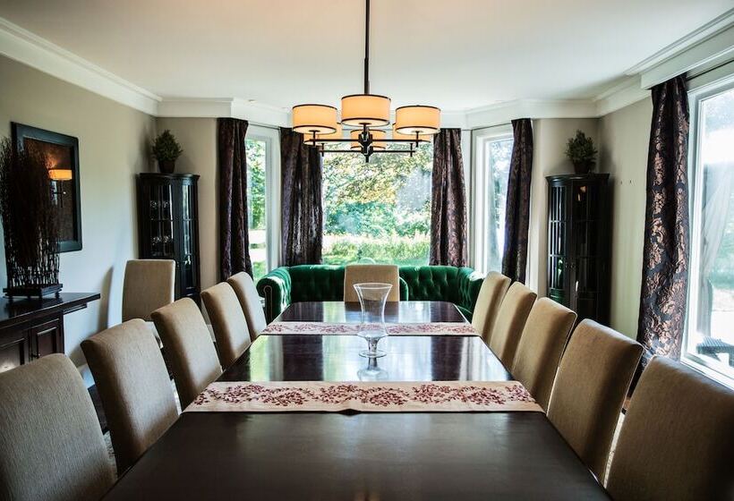 مبيت وإفطار The Morris Estate