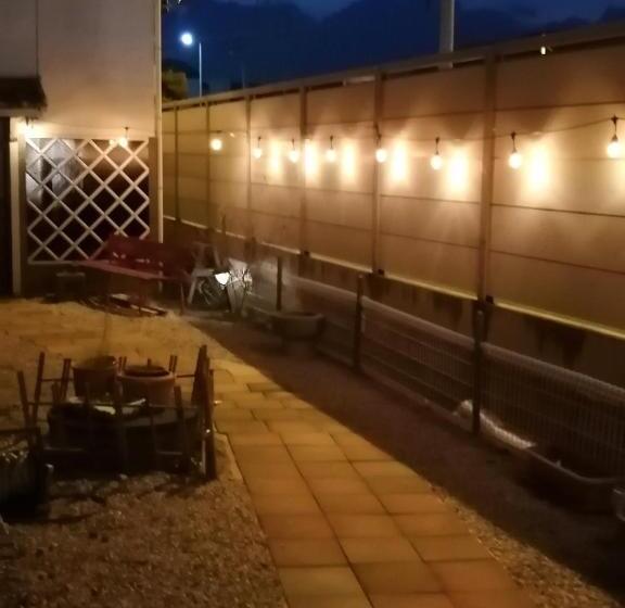 פנסיון Kaeru Guest House