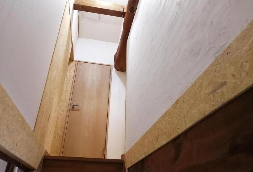 פנסיון Kaeru Guest House