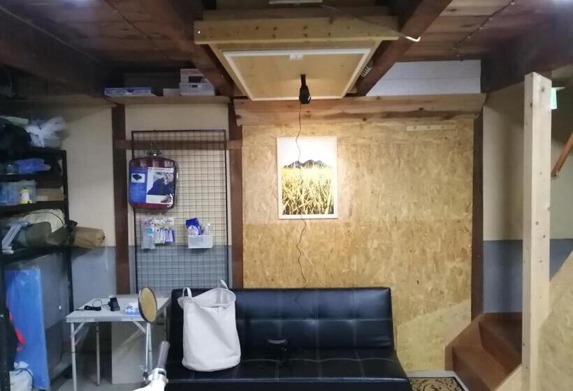 פנסיון Kaeru Guest House