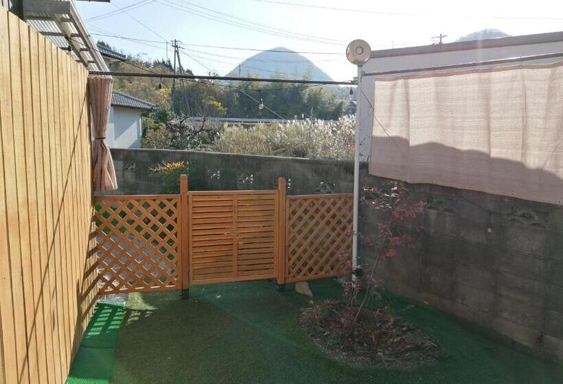 פנסיון Kaeru Guest House