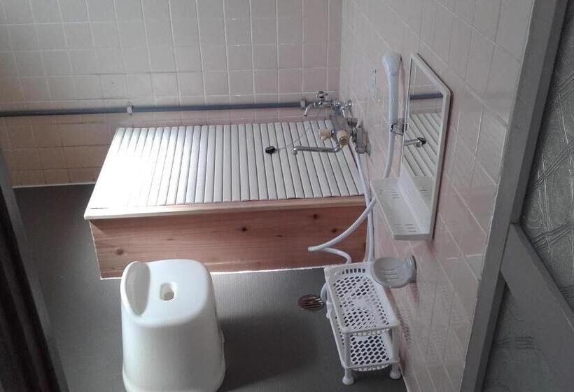 פנסיון Kaeru Guest House