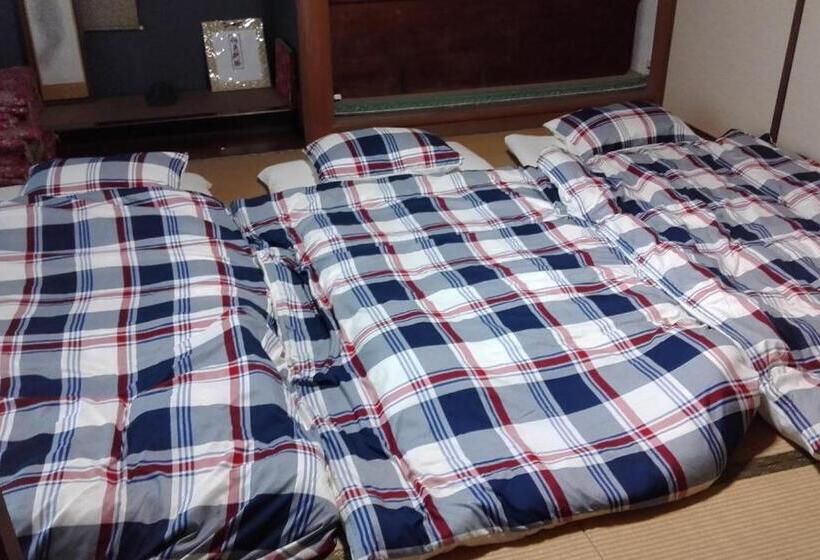 פנסיון Kaeru Guest House