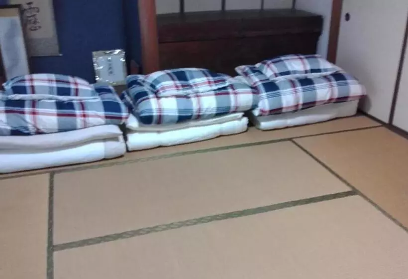 ペンション Kaeru Guest House