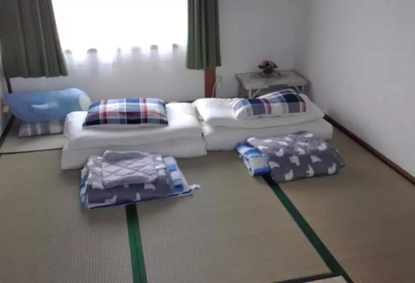 ペンション Kaeru Guest House