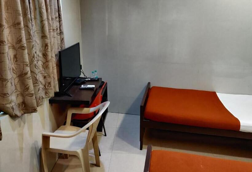 ホテル Sarada Nivas