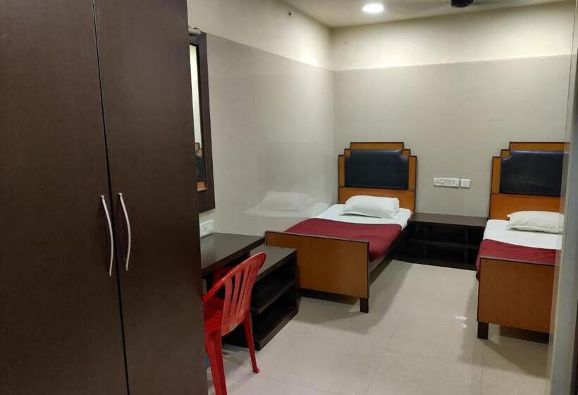 ホテル Sarada Nivas