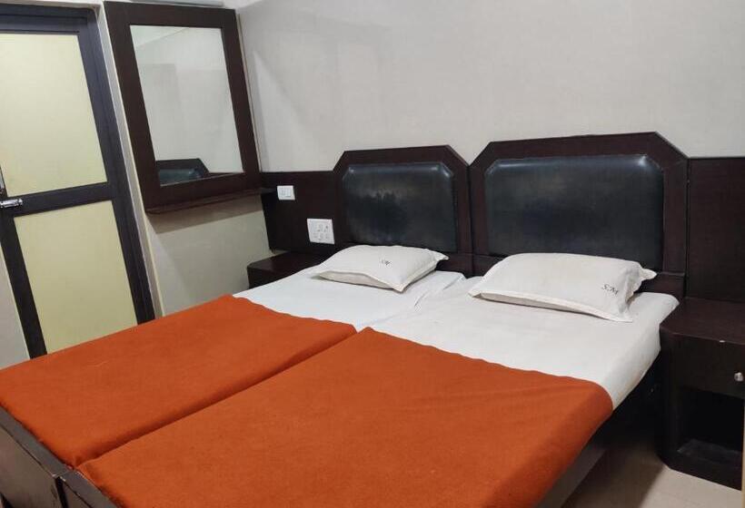 ホテル Sarada Nivas