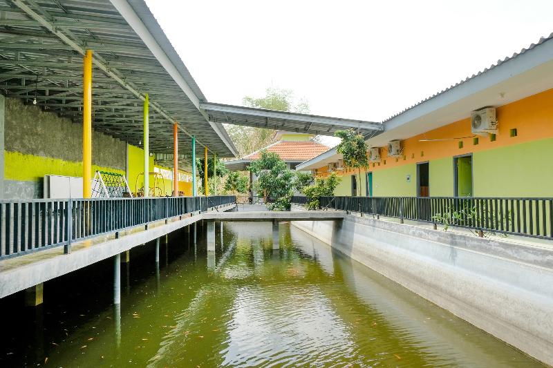 Alberg Spot On 1773 Ilyasa Family