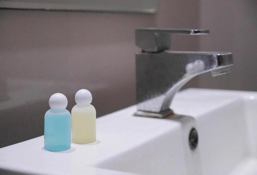 فندق على الطريق Paradise