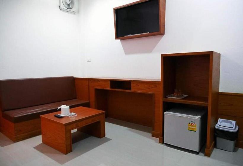 فندق على الطريق Paradise