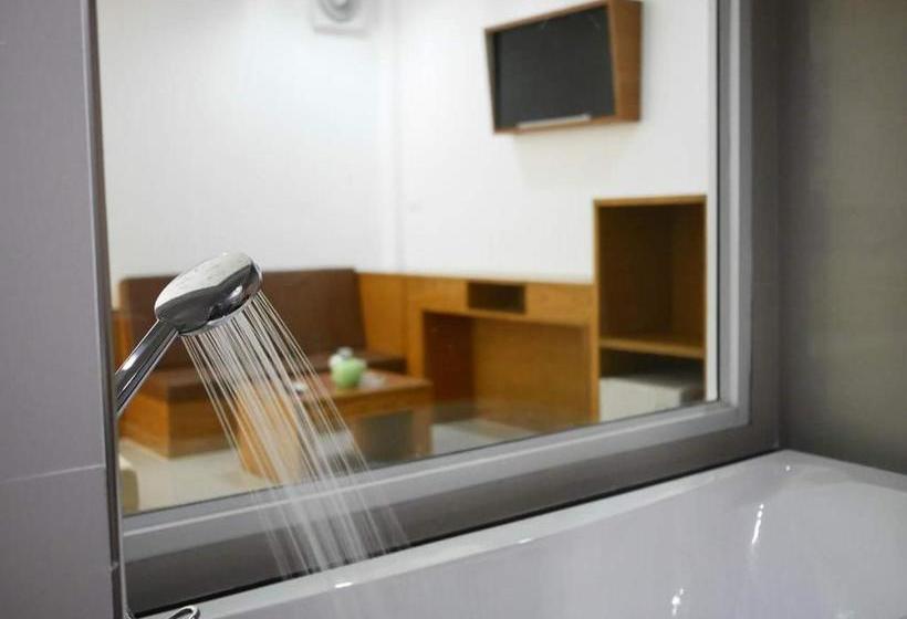 فندق على الطريق Paradise