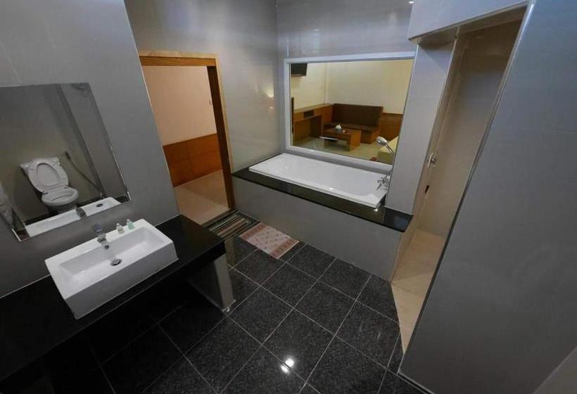 فندق على الطريق Paradise